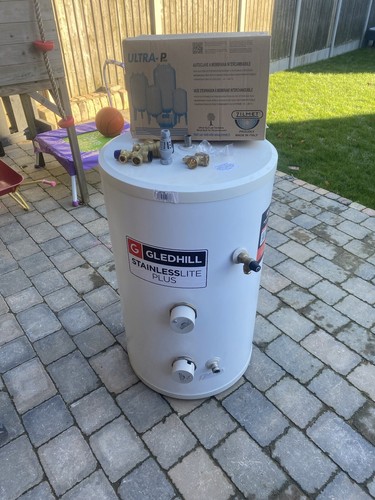 Direct hot water cylinder - in,